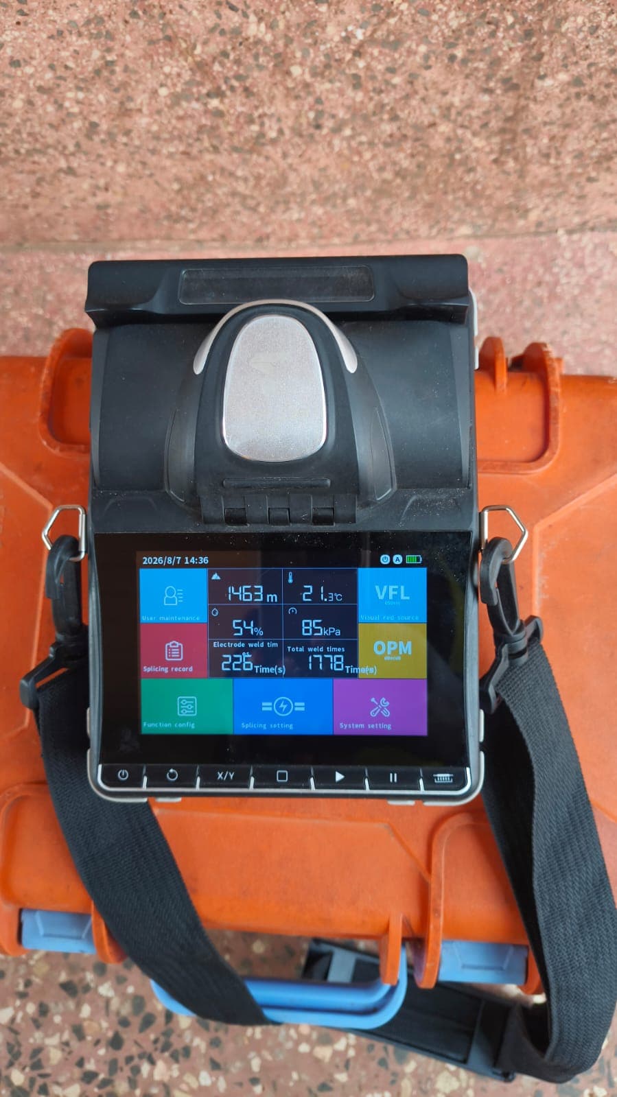 Fusion splicer status dashboard showing environmental and equipment readings